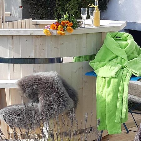 Gite La Petite Maison Horlogere Et Jacuzzi , Raquettes Les Fontenelles Eksteriør billede