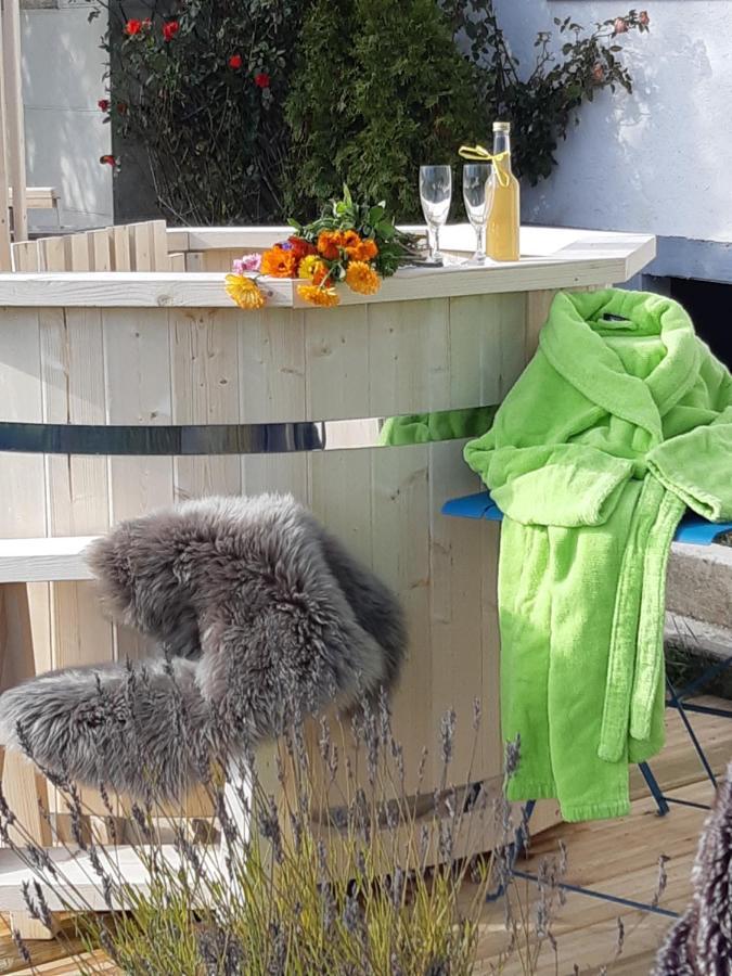 Gite La Petite Maison Horlogere Et Jacuzzi , Raquettes Les Fontenelles Eksteriør billede